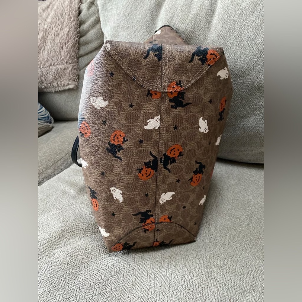 Coach 2024 Halloween City Tote - Picture 6 of 6